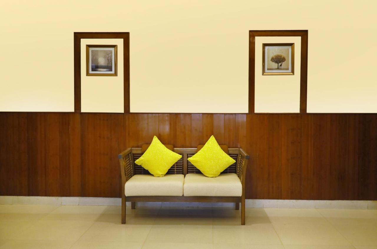 Taz Kamar Family Hotel チェンナイ エクステリア 写真