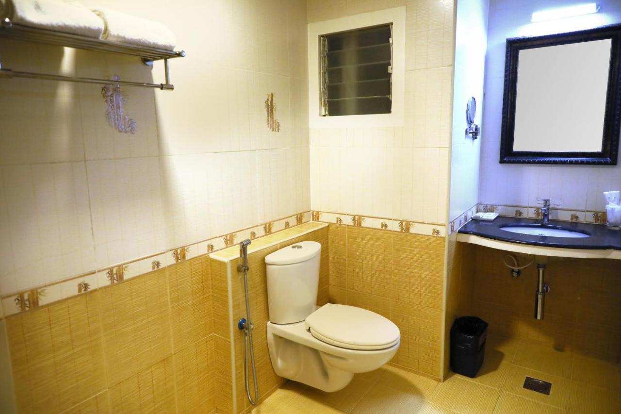 Taz Kamar Family Hotel チェンナイ エクステリア 写真