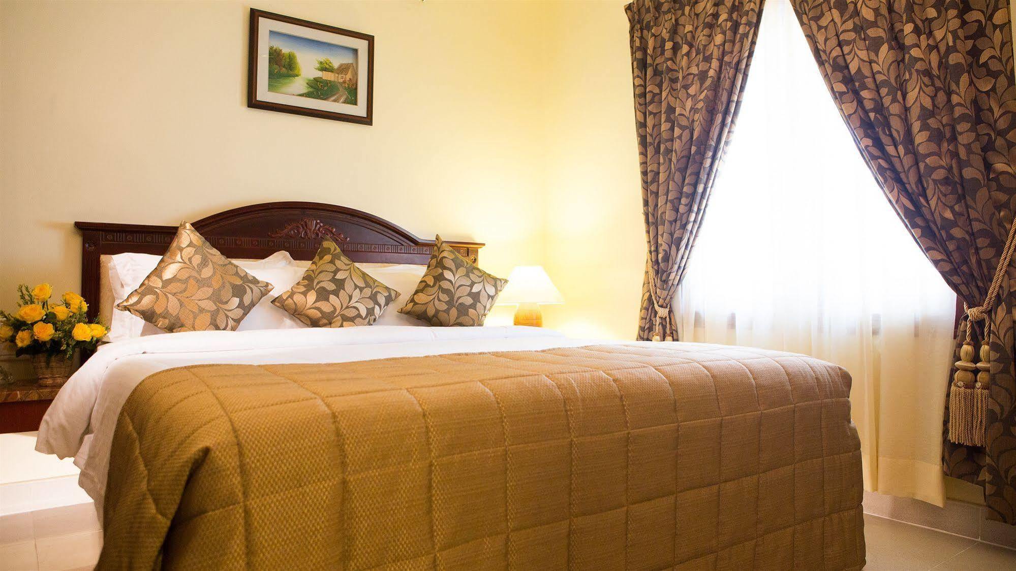 Taz Kamar Family Hotel チェンナイ エクステリア 写真